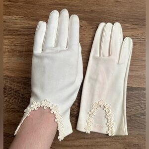 Vintage Elegant White Cream Floral Detail Dressy Classy Cloth Gloves